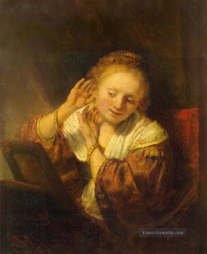 Rembrandt van Rijn Werke - Junge Frau die Ohrringe Rembrandt versucht
